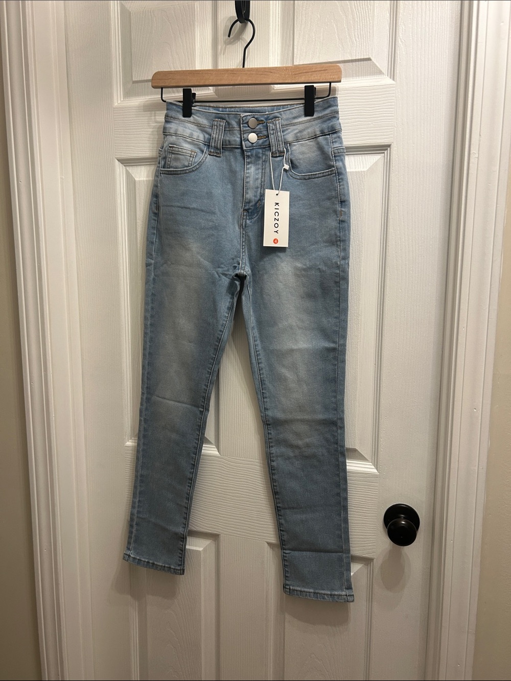 Kizoy Light Wash High-Rise Women's Jeans